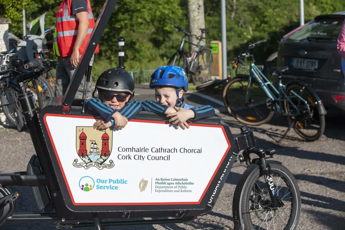 corkcitycouncil's tweet image. 💡A 'wheely' great idea!

🚴‍♂️In 2021, our Sustainable Transport Officer secured an innovation grant for a small fleet of cargo bikes

🛍️These bikes are used around town by Cork Council staff, @corkcitylibrary, @HSELive &amp;amp; @brownthomas 

#SustainableTransport #YourCouncilDay