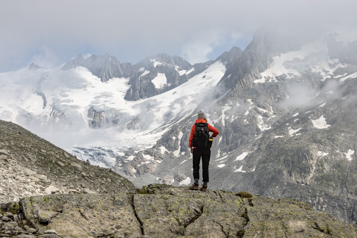 JosefineUmlauft's tweet photo. Glaciering around with Fabian Walter and @jigel_ on Rhone in the Swiss Alps. 🏔️🏔️🏔️ #Cryoseismology #SwissAlps #Glacier. Always a magical place but really saddening at the same time to see the fast retreat. #GlacierRetreat #useyourbike https://t.co/O6QARS7JNb