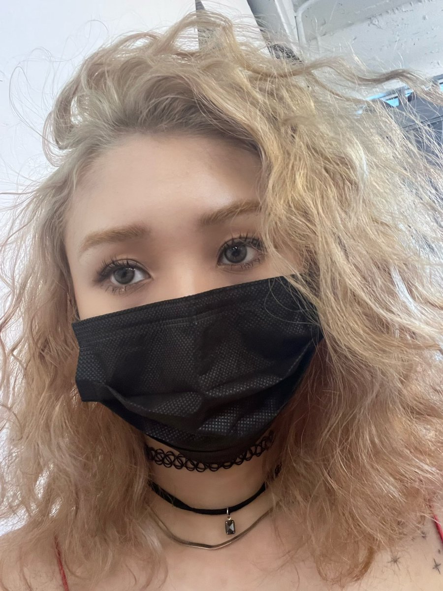 denisekimsays's tweet image. PSA: if you’re dying ur hair and eyebrows blonde, ur Face ID might not recognize u :,)