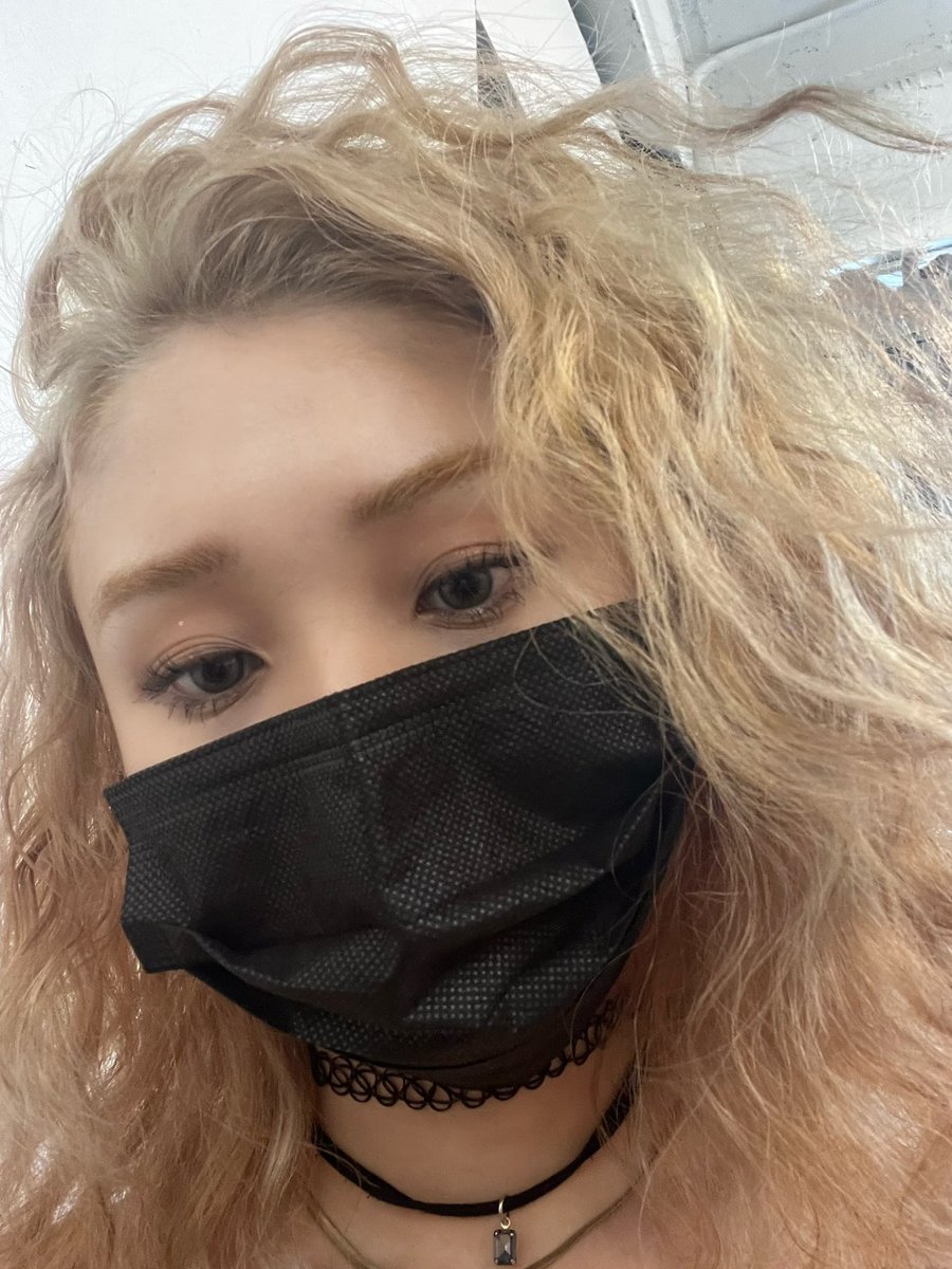 denisekimsays's tweet image. PSA: if you’re dying ur hair and eyebrows blonde, ur Face ID might not recognize u :,)