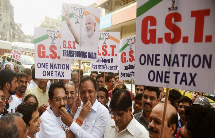 gujratsamachar's tweet photo. GSTથી રાજ્યોની કરવેરાની આવકમાં કોઈ ફેરફાર નહી
Read more: https://t.co/uH7b5knVN6
#GST #FiveYearsofGST #IndiaRatings #Gujarat #Maharashtra #TamilNadu #Telegana #UttarPradesh https://t.co/FQNT3THZ3o