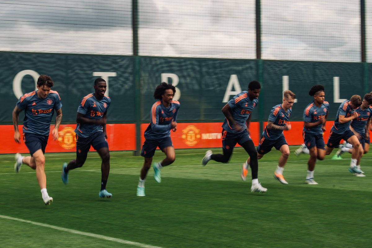 ManUtd's tweet photo. Upping the ante in week 1️⃣ of pre-season 💪

#MUFC https://t.co/DyG09FHafs
