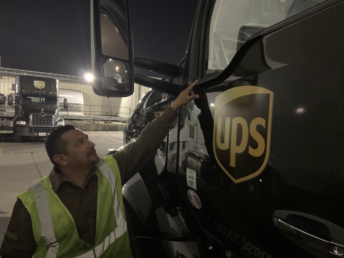 Eddie and Hugo making it happen in San Fernando Feeder. @TatTruckers <a href="/UPSers/">UPSers</a> <a href="/ArturoM82410239/">Arturo Martinez</a> <a href="/divine2wincom/">Trina Norman</a> <a href="/UPSJPipkin/">John Pipkin</a> <a href="/UPSOntarioDDST/">UPSOntarioDDST</a> <a href="/butcheredbettie/">Bettie J</a> <a href="/LaMiradafeeder/">LaMiradaFeeder</a> <a href="/melirere/">Melinda Herrera</a> <a href="/JoshCACH/">CACH Josh Miller</a> <a href="/ComptonFeeder/">Compton Feeder</a> @SG_Feeder <a href="/sybsalas/">sybil</a> <a href="/UPSCERCAsafety/">Cerritos Feeder Safety Team</a> <a href="/GVsafetyfeeder/">Grande Vista Safety Feeder</a>