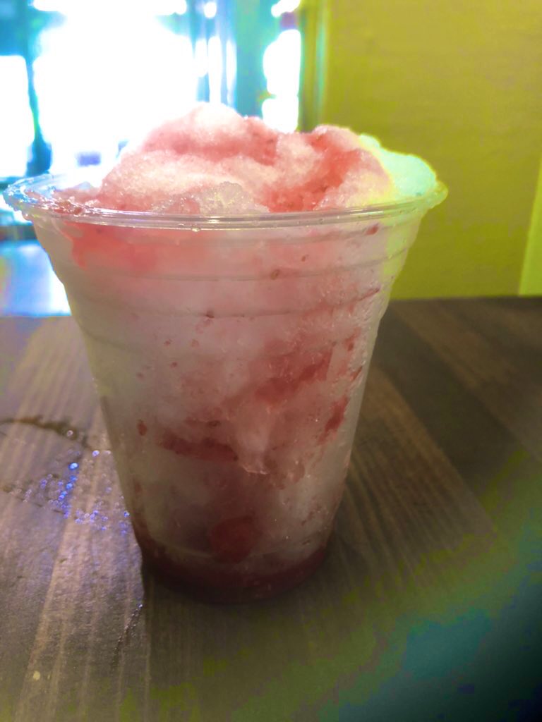 kajitsu_0701_'s tweet photo. 7月2日11時30分  

名古屋大須の　
果実なかき氷

グランドオープンさせていただきます。

オープンイベントとしまして、

2日と3日の2日間

天然氷いちごと天然氷りんごを

各300円
にて提供させていただきます。

写真は天然氷いちごです。

お待ちしております。 https://t.co/mwFXeHB4tt