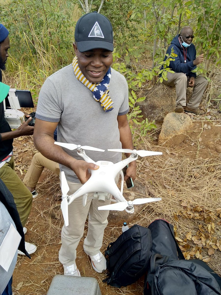 giz4nature's tweet photo. For monitoring of #ForestLandscapeRestoration 🌳 🌱 the global project #Forests4Future is going to use drone-technology🛰️, which was also presented at an catchment restauration site in #Malawi during the 6th Annual Partner Meeting of the @Afr100_Official initiative on June 30th. https://t.co/BQUMjAkwfc