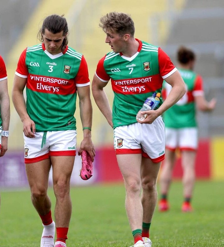 RefComeOn's tweet photo. Mayo contingent
Enda Hession, Paul Towey, Oisin Mullin, Eoin Mcloughlin and Matthew Ruane will be joining up with @McBridesGaa  in Chicago for the summer pending approval of sanction. Players  arrived during the week. #mayogaa https://t.co/uTb13heh4G