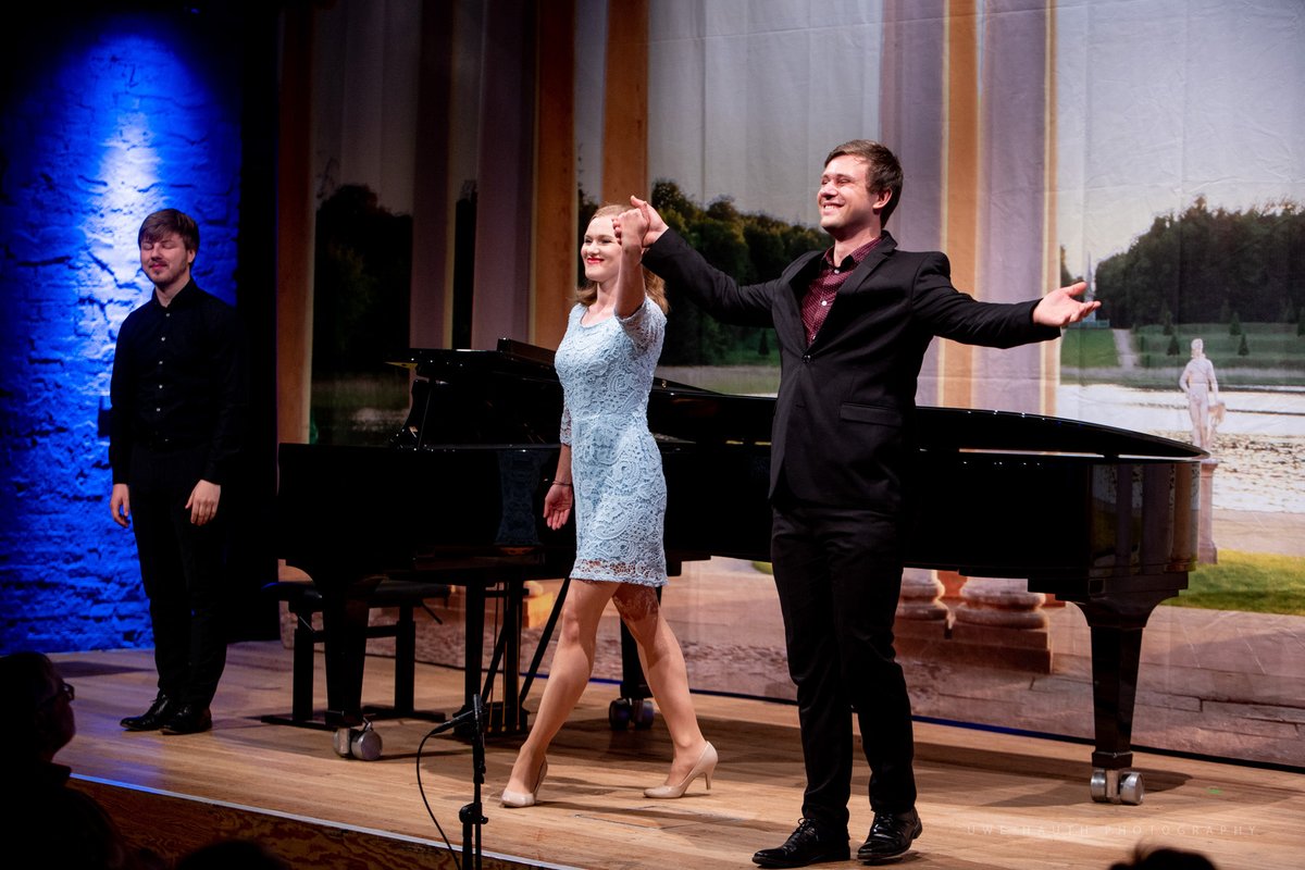MusikRheinsberg's tweet photo. Schlosstheater statt Absage: Wegen des Regens findet die #Operngala heute mit Klavierbegleitung im #Schlosstheater statt, bitte mit Maske bis zum Platz. Freuen Sie sich auf unsere Sänger*innen! #kammeroperschlossrheinsberg #kammeroperrheinsberg https://t.co/9oRQVabJEy