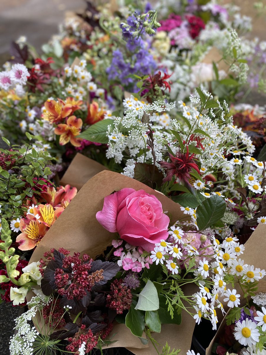 ClemsGardenHQ's tweet photo. We’re all bunched up!!! Our freshest picks from the garden ready for our Friday Flowers stall 💐💐💐 No chemicals, no cellophane 🌎 We’ll be here 11am-12.30pm (or until we sell out). All profits to community projects in Kirklees 💚 #Lindley #ClemsGarden #GrowingKindness https://t.co/9RaplNCXq6