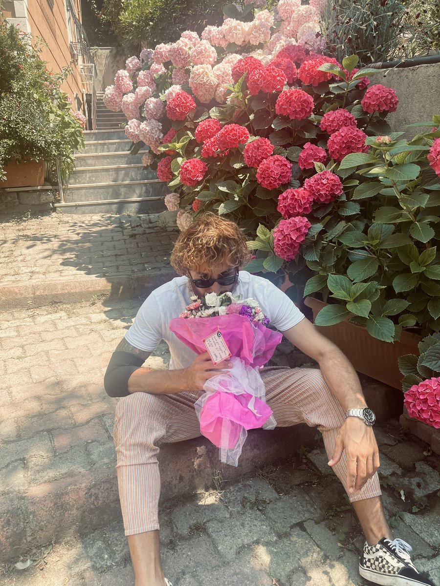 Babakolar , sevgili kardeşlerim ve #bkfc ailesi , anca yazabiliyorum kusuruma bakmayın yakın zamanda daha çok sizlerle olacağım . 
Destekleriniz , güzel mesajlarınız ve bu güzel çiçek için çok teşekkür ederim iyi ki varsınız ❤️