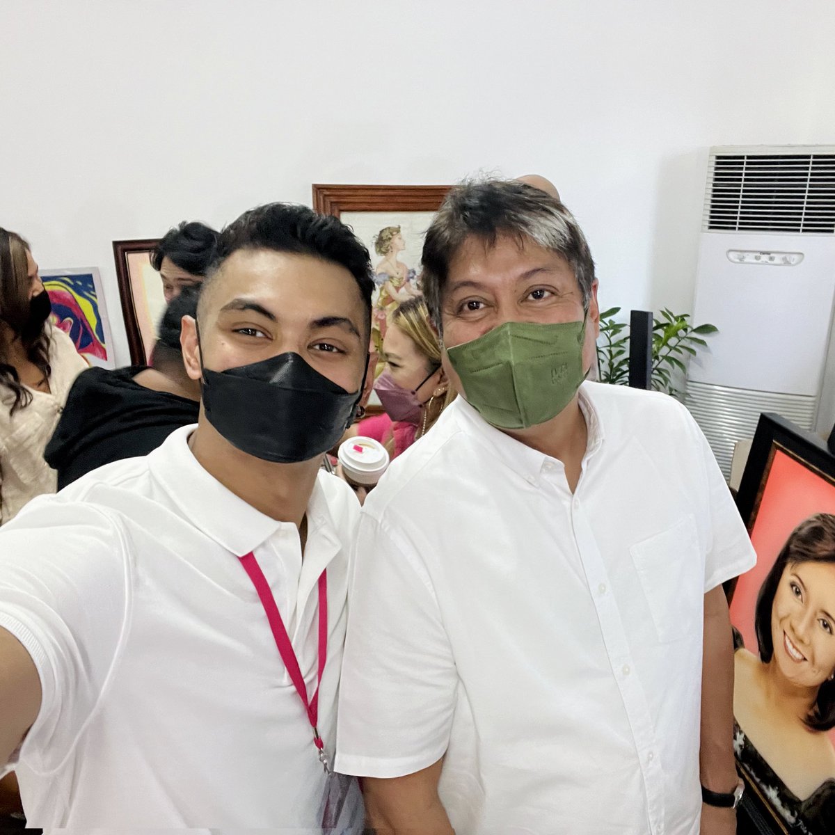 gabvalenciano's tweet photo. ALL IN. 💖💙💚 #AngatBuhay

@lenirobredo @kikopangilinan https://t.co/eqnheTNpBJ