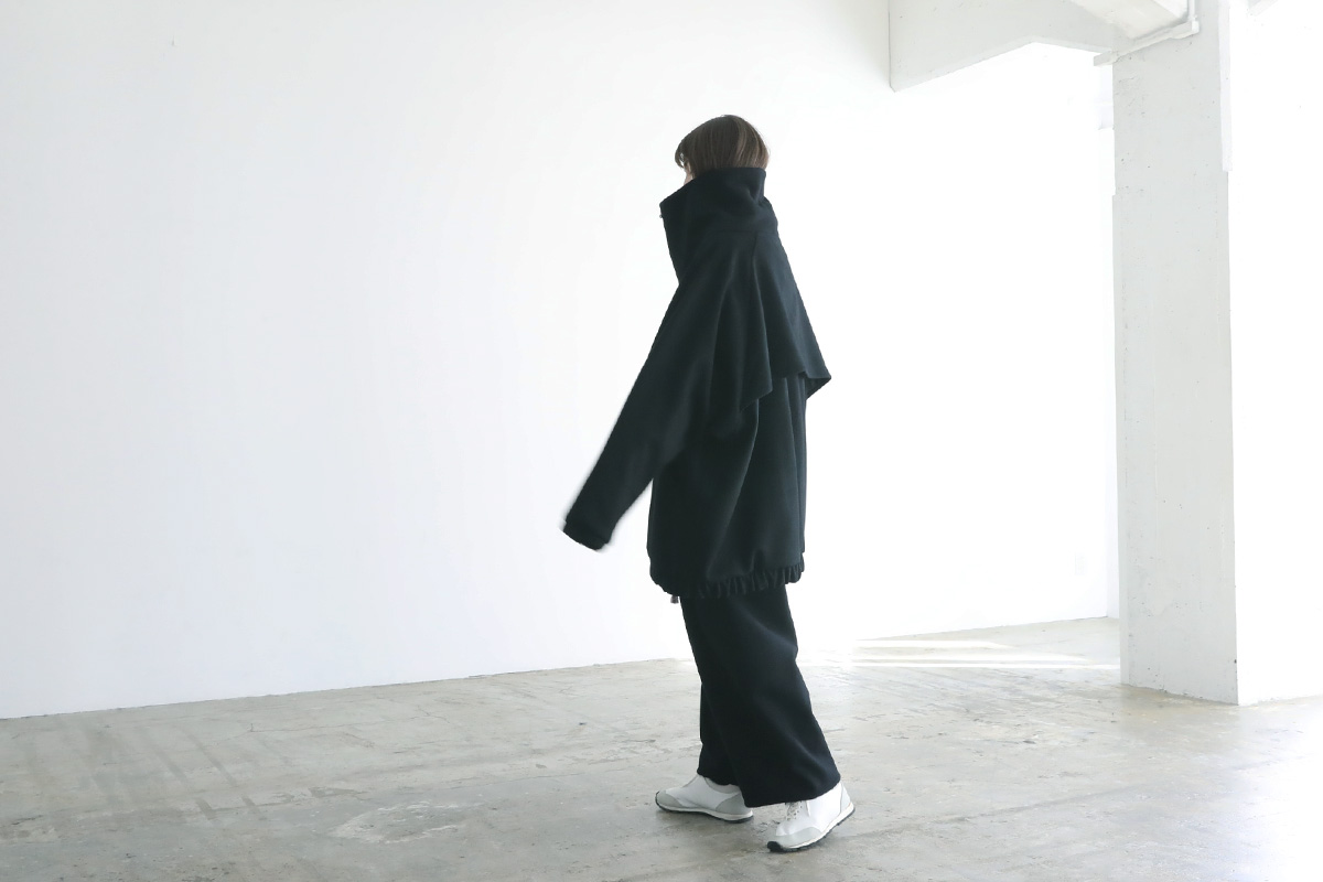 Palmmaisonstore's tweet photo. bluson coat vuy-a12-c01[BLACK]
@VUy_1013  
#VUy #bluson #コート 

【素材】WOOL 100% / CUPRO 100%
【重さ】約1500g 

https://t.co/iHp8GLX6rm https://t.co/epURUpwbR5