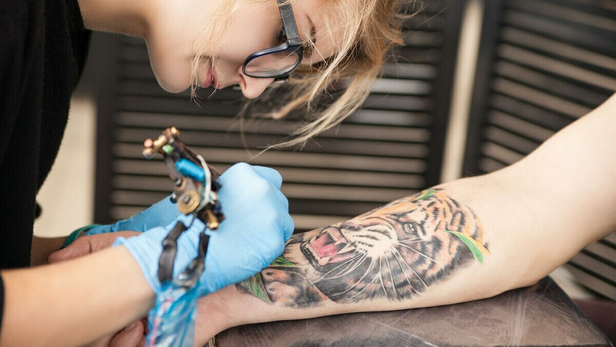 Tattooist Nini
