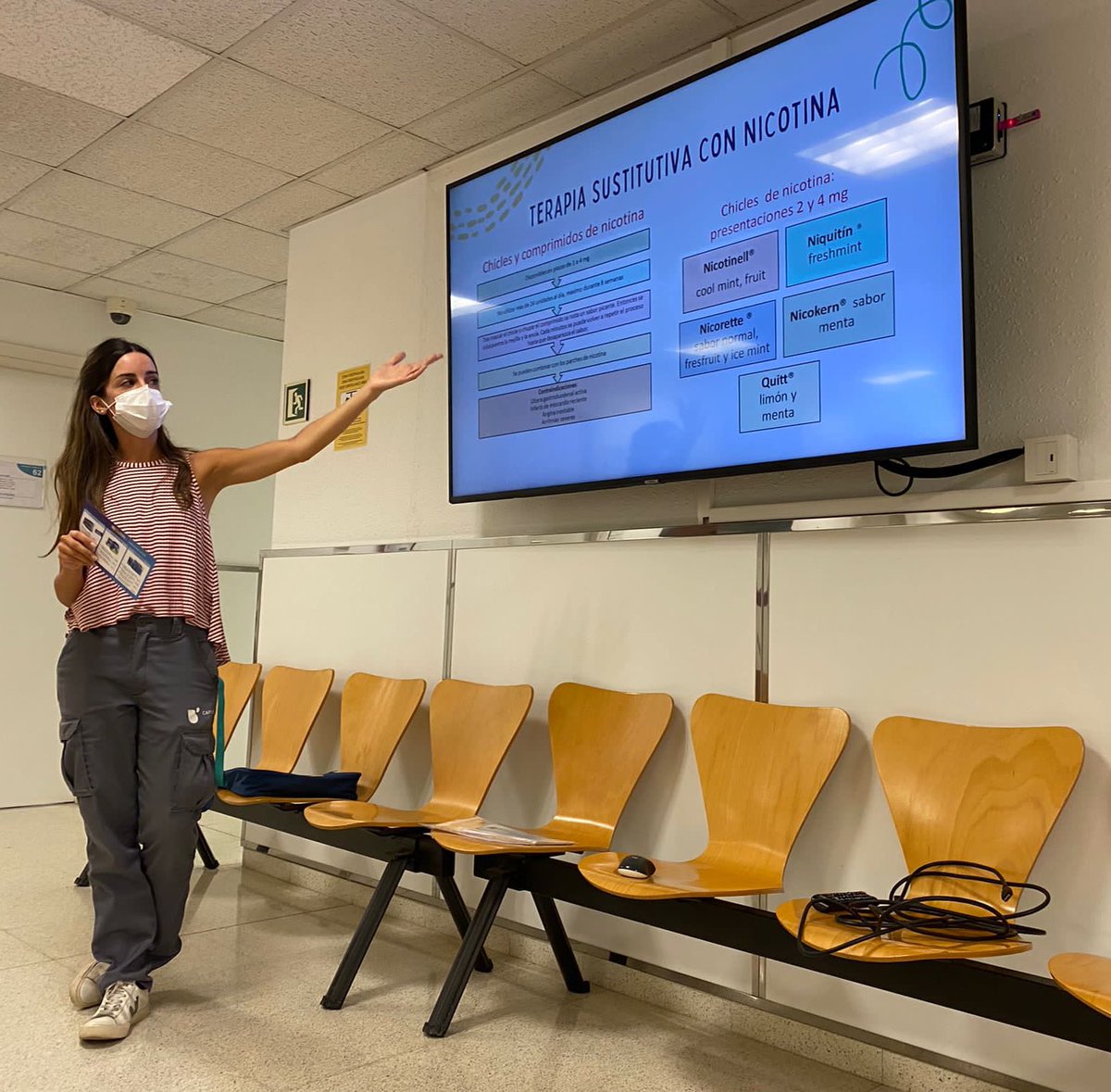 CAPSBEsq's tweet photo. Marta Nogueras, R2 de la @UDMAFICclinic, va ampliar la seva formació com a infermera amb una rotació a la Unitat de deshabituació tabàquica de l'Hospital Universitario Clínico San Carlos de Madrid. Aquesta setmana, ha compartit la seva experiència amb l'equip del #CAPCasanova. https://t.co/4UgHAIHYAI