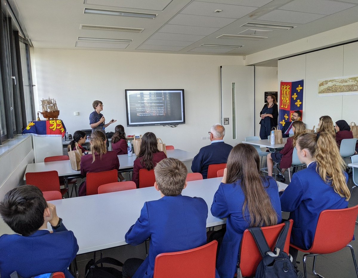 We've got students from @Portsmouthhigh and <a href="/cams_hill/">CamsHillSchool</a> here for the <a href="/kidsinmuseums/">Kids in Museums</a> #TakeoverDay!

They're currently getting up-to-date on the story of the Mary Rose with Clare from <a href="/MaryRoseLearn/">Mary Rose Learning</a>.