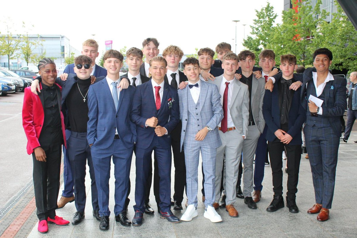 N5CUD's tweet photo. @sbeschool Thank you for organising the Y11 Prom last night. The kids enjoyed it so much and it was a wonderful way to complete their years at Shenley @M5CUD https://t.co/oEKLK8ylrP