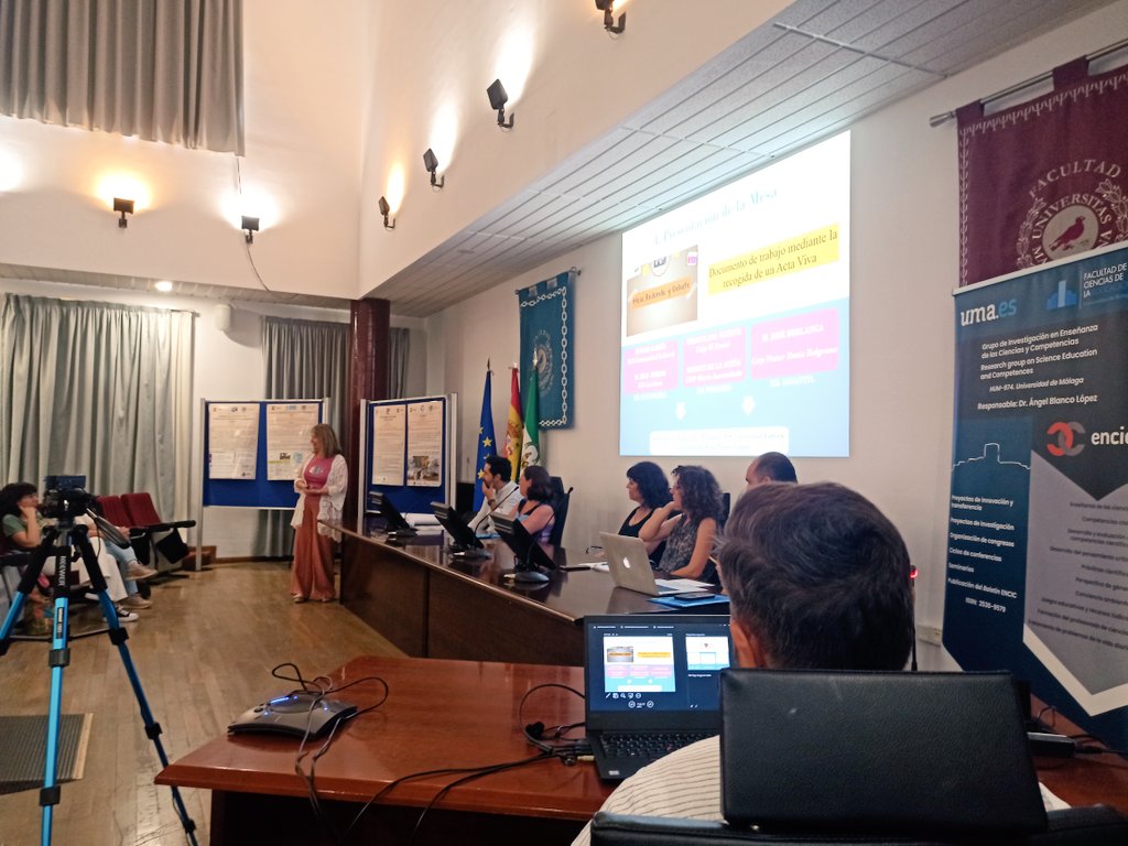EncicGroup's tweet photo. Comenzamos el Simposio 2 titulado "Transferencia desde la investigación a la práctica" Participan:
Álvaro García
Jesús Ramón Girón
María del Mar Hijano
Vicente de la Aceña
Inmaculada Vicente
María José Berlanga

Coordina: @TeresaLupion

#ENCIC
#VISeminarioENCIC https://t.co/3W8IhUwed5