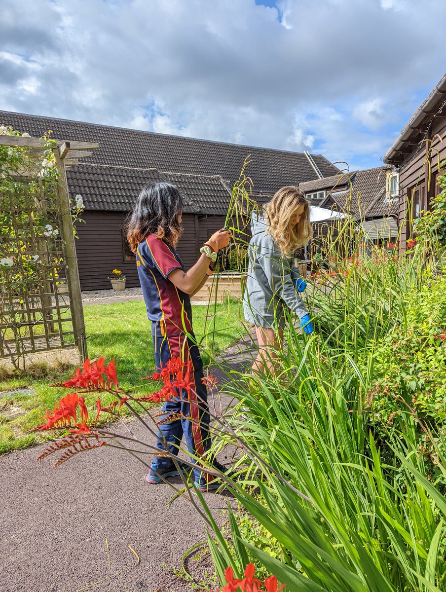 Rendcomb6thform's tweet photo. Our sixth form having a day giving back to the community at a local care home today. #rendcombfamily #communitycare #rendcombcollege @RendcombCollege https://t.co/mpKbQV2BTe