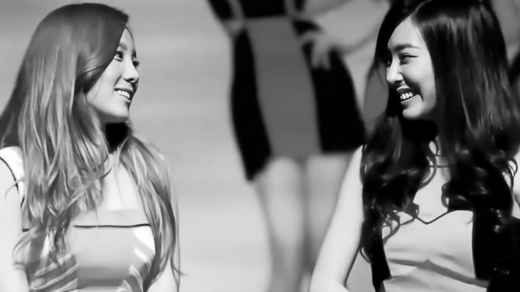 taengmother's tweet photo. Sometimes those who drifted away were not entirely lost. Some found their ground, where they are destined to stay and move on. 

#OUCH #OOPSOOPS #HURTHURT https://t.co/9mm83e2il4