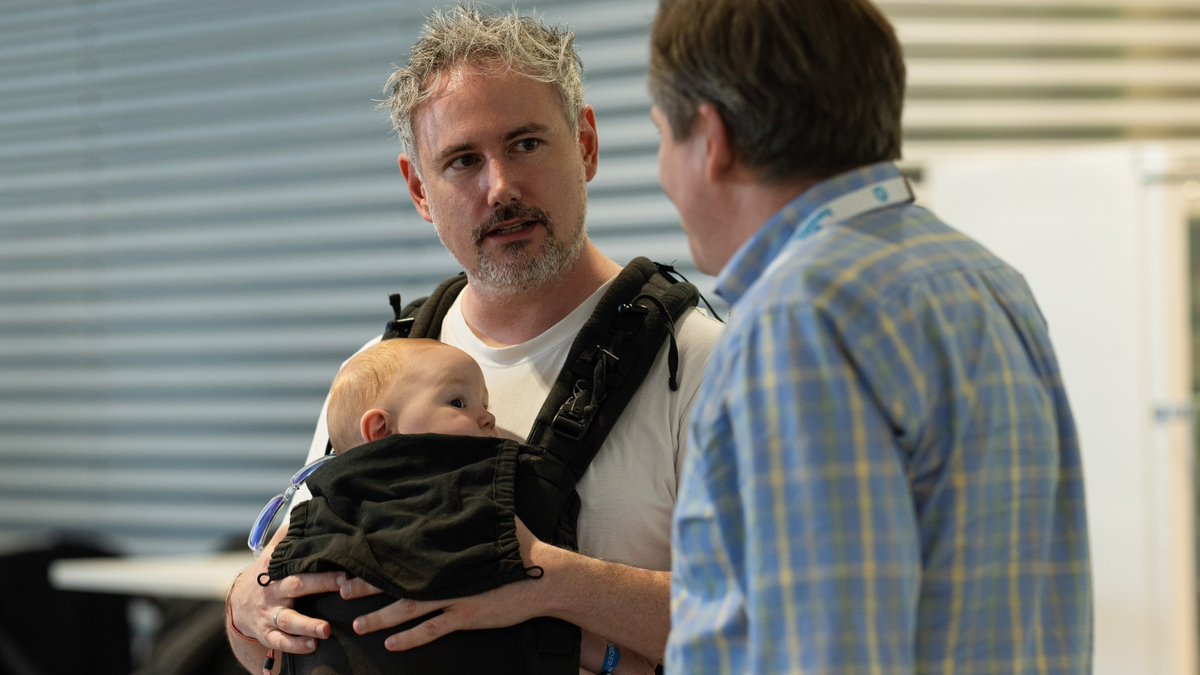 coldplasmatech's tweet image. Unser Wundrebell-Duo &quot;Mini and Maxi Wound-Rebel&quot; (Carsten and Kilian) rockt die Bühne auf der &quot;Bits and Pretzels&quot; in München. #coldplasmatech #bitsandpretzels #drcarstenmarenholz #wundrebell