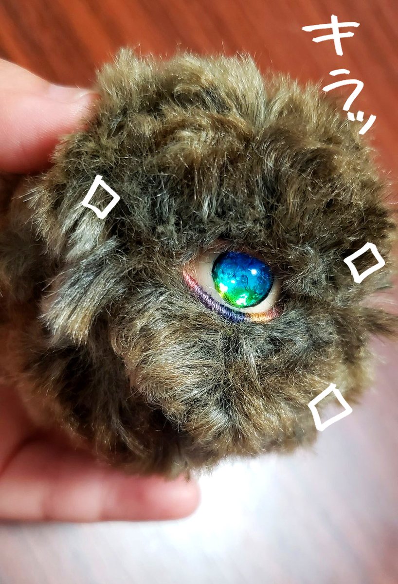 かわいいお凹み様を見かける度コツコツ抽選に参加した結果、ついにお迎えすることができました🥳

実は6月お誕生日だったので
「6月生まれのお凹み様…来たら運命だな…」
と思ってたら本当に来てしまったな…運命だ…

おめめがキラキラのブルーグリーンでかわいい～!

#お凹み様 