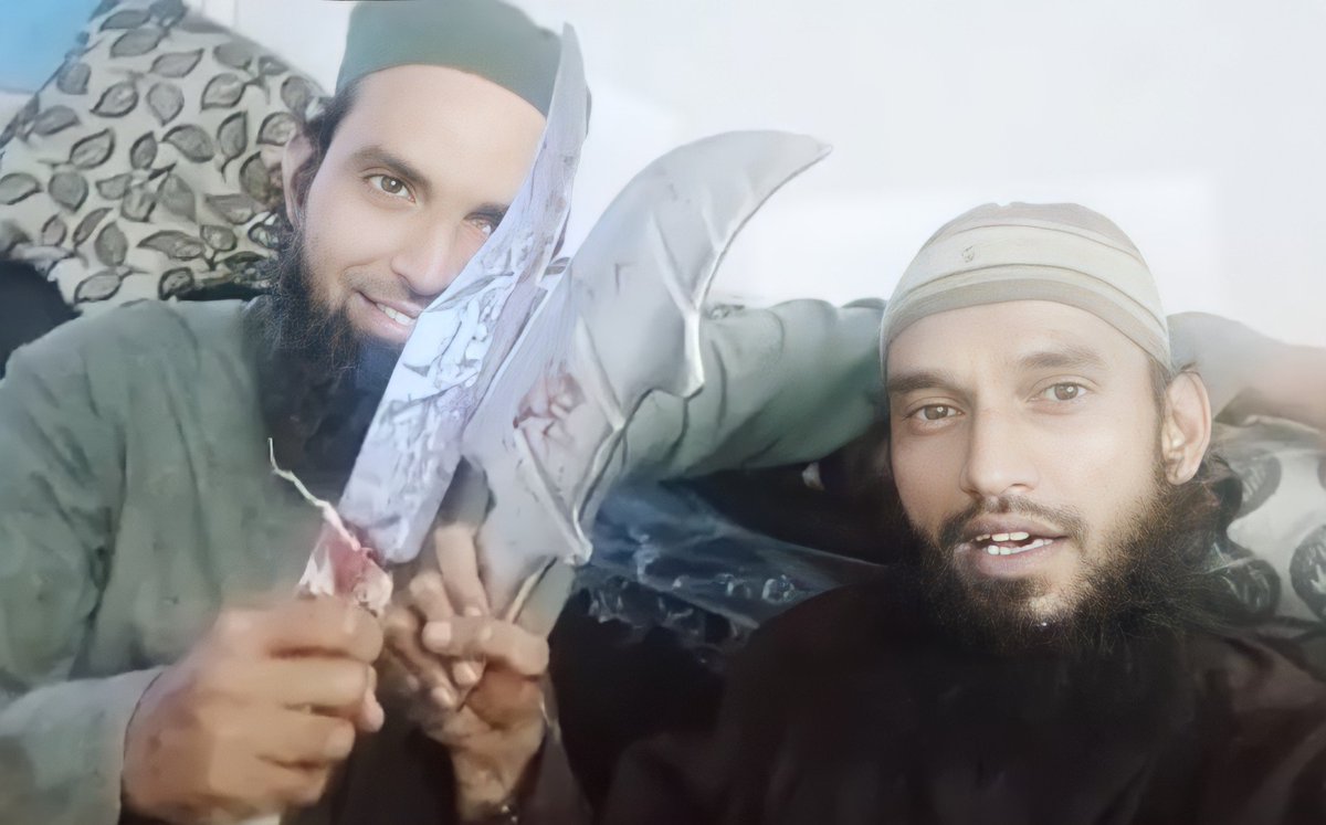 BeingAK27's tweet photo. #NupurSharma #Udaipur #IStandWithCustomers
Nupur Sharma should apologise to the nation for giving beheading calls by inventing the slogan "sar tan se juda" and instigating these two secular liberals. https://t.co/kmBA7Piv6S