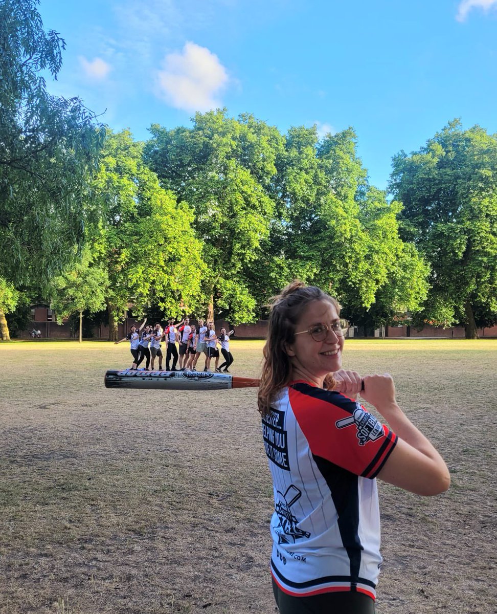 It was an incredibly close 13-12 defeat to top-of-the-league <a href="/ParkinsonsUK/">Parkinson's UK</a> Peacocks this week. Congrats guys! 👏 

We may not have won the game, but we are unpreventable at taking the best team photos in our snazzy <a href="/bluestep_s/">Bluestep Solutions</a> kit

<a href="/CharitySoftball/">London Charity Softball League</a> #LCSL