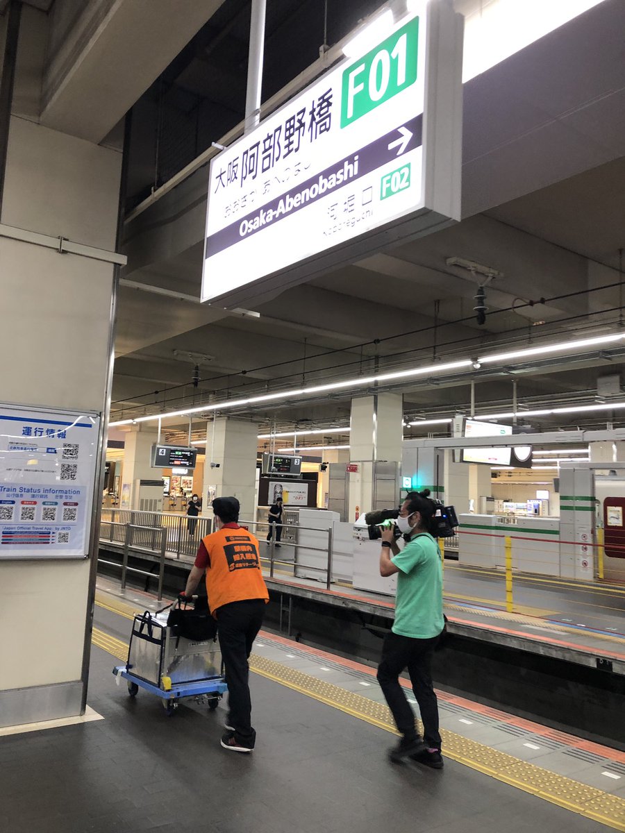 kiw124's tweet photo. 奈良県大淀町にある「近鉄ふぁーむ　花吉野」で生産したリーフレタスとミディトマトを、最寄りの近鉄福神駅から10時55分発（平日）のさくらライナーで大阪阿部野橋駅へ輸送。近鉄百貨店ハルチカマルシェの売り場には12時5分に並べられました。 https://t.co/PJ5FBv2f92