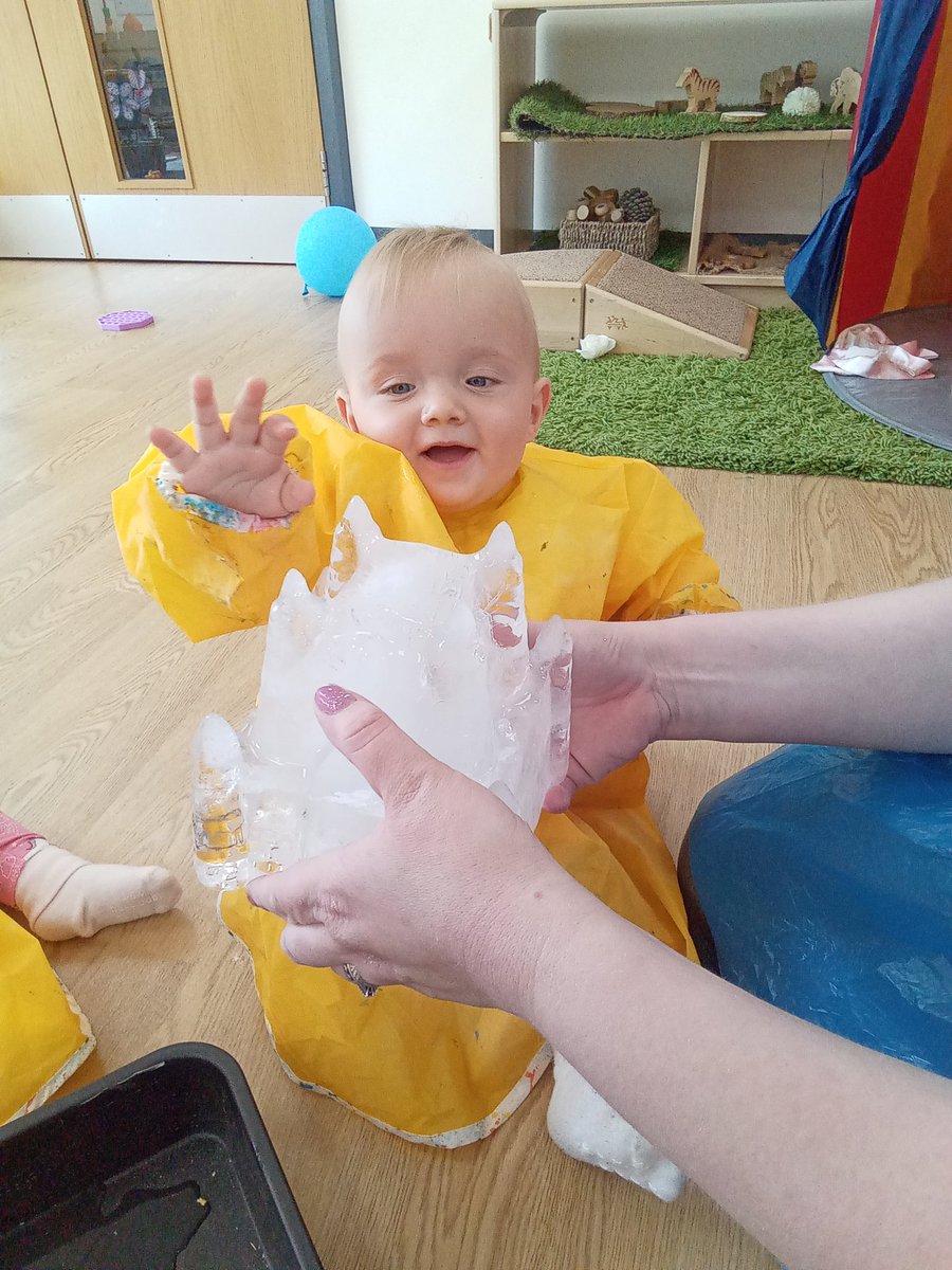 AshbridgeMaxy's tweet photo. Painting ice sandcastles with our beautiful Snowdrops this morning #Exploringcolour #Iceplay https://t.co/OBJcoasZGp
