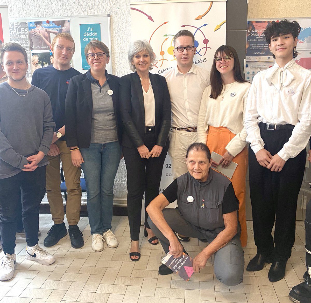 🏳️‍🌈🏳️‍⚧️ | En déplacement à Orléans, j'ai rencontré l'équipe du @gagl45 et des jeunes qu'elle accompagne.

Soutenu par la <a href="/DILCRAH/">DILCRAH</a>, le @gagl45 est un lieu d'écoute et de soutien aux personnes #LGBT+. 

Via des interventions en milieu scolaire, il lutte aussi contre les stéréotypes.