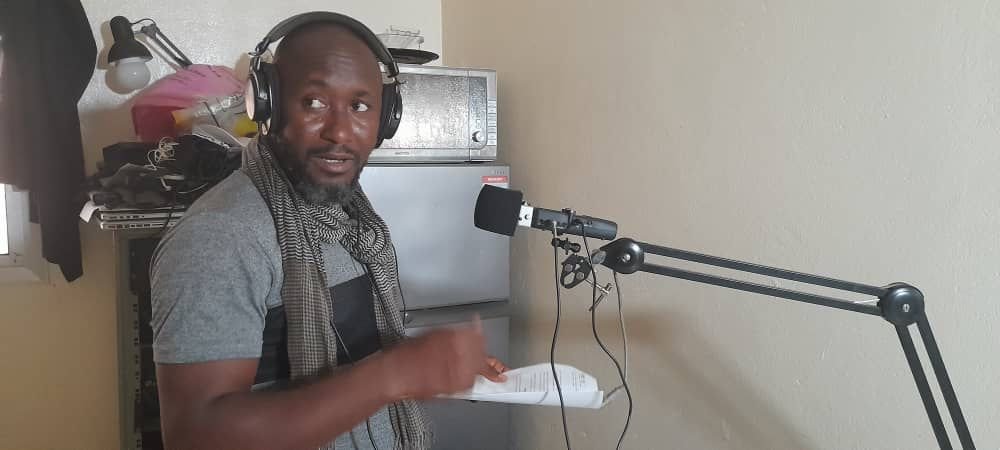 Frontline Ending FGM (@gmcendfgm) on Twitter photo #Guinée : Quand Maimouna Dioubaté #MOUDH et son équipe artistique enregistrent un spot audio #StopMGF, c'est pour faire campagne tout l'été sur les réseaux. Bientôt sur vos écrans, pour des #VacancesSansExcision <a href="/enabelenguinee/">Enabel en Guinée🇬🇳🇧🇪</a> <a href="/GPtoEndFGM/">UNFPA-UNICEF JP to End Female Genital Mutilation</a> <a href="/defassouantoine/">Antoine</a> <a href="/diakatop10/">Diaka Camara</a> #Guinée : Quand Maimouna Dioubaté #MOUDH et son équipe artistique enregistrent un spot audio #StopMGF, c'est pour faire campagne tout l'été sur les réseaux. Bientôt sur vos écrans, pour des #VacancesSansExcision <a href="/enabelenguinee/">Enabel en Guinée🇬🇳🇧🇪</a> <a href="/GPtoEndFGM/">UNFPA-UNICEF JP to End Female Genital Mutilation</a> <a href="/defassouantoine/">Antoine</a> <a href="/diakatop10/">Diaka Camara</a>