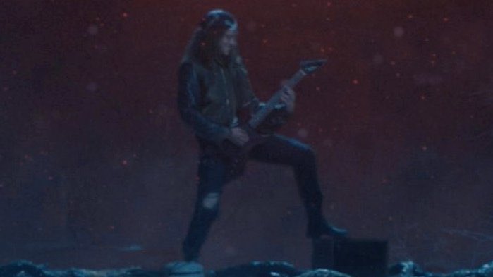SCRYCHA's tweet photo. SPOILER #StrangerThings4   #StrangerThings  VOL 2!!
-
-
-
-
-
-
-
-
-
-
-
-
-
“CHRISSY THIS IS FOR YOU” ED INIZIAA SCENA ICONICA CON LA CHITARRA QUESTA È POESIA CINEMA SONO ASCENDENDO https://t.co/XYfpGArjTN