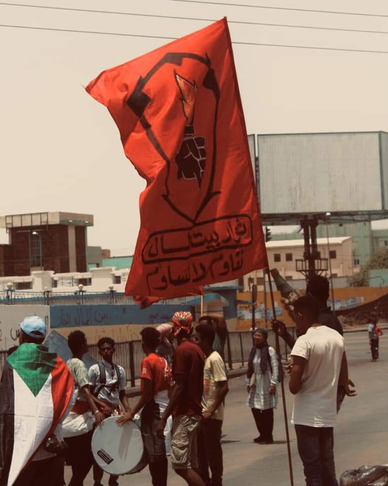 BAM_Committee's tweet photo. إذًا فـ لِتكُن يا عام عام الإنصهار
بالذي أدعوه قلبي بالحبيبةِ، بالقريبةِ، للوطن
ولنكن يا شعب ضد ا��إنكسار
وليكن ما قد دفعنا من دماء لإنبلاج الفجرِ
مهراً أو ثمن

أمدرمان والنصر، ومن راى ليس كم من سمع، كانت مواكب 30 يونيو أسطورة ليست فقط في أعدادها وانما في عزيمة أهلها.
+ https://t.co/zVofs4ATJP