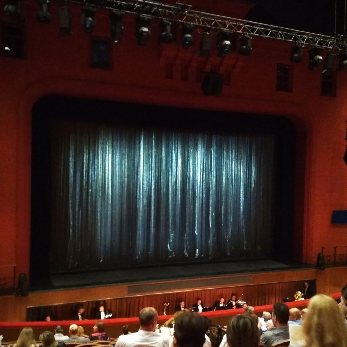 QGEIS's tweet photo. Первое посещение театра, за 2,5 года: "Геликон-опера" @Helikonopera премьера оперы Верди "Аида". Ну,... — это Бертман! Конечно, ожидал, что будет шикарно. Это и случилось. Это очень красиво, но за красотой этой - ничего. https://t.co/Gev8u1ew88