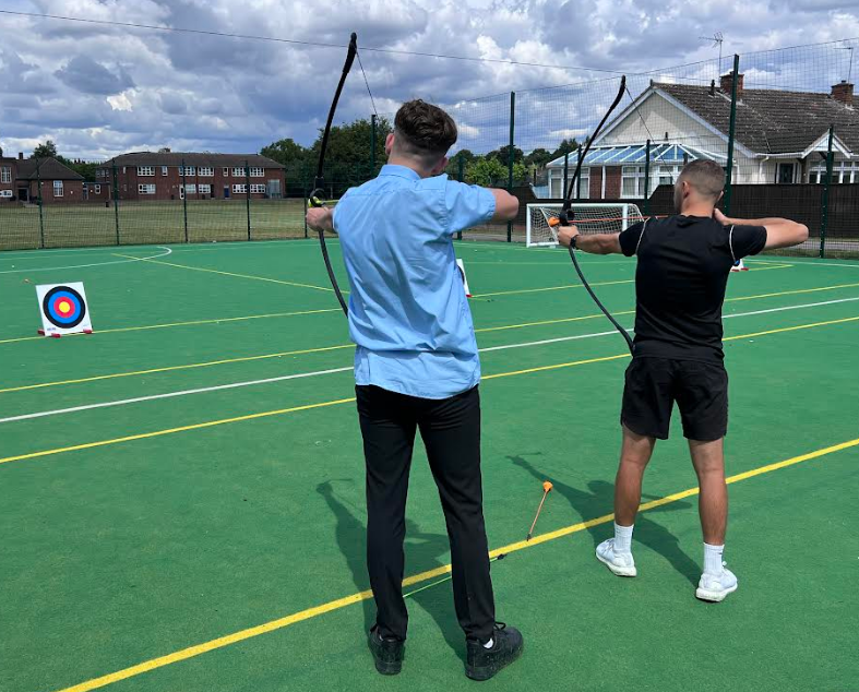 Mel Clark gave a motivational speech to our GCSE PE, Sports Studies &amp; GCSE Dance students about her paralympic career. Students also participated in archery sessions in the afternoon #aimhigh @youthsporttrust <a href="/ArcheryMel/">Mel clarke</a> <a href="/WinAcadTrust/">Windsor Academy Trust</a>