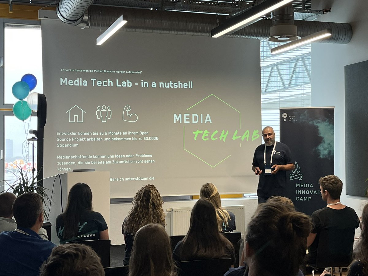 MediaLabBayern's tweet image. Ich hab da so nen #Brainfart 💨 Damit es nicht nur bei einer Schnapsidee bleibt, erklärt Erkan, was es mit dem #MediaTechLab auf sich hat.👩‍💻🧑‍💻#ignite #micmuc22