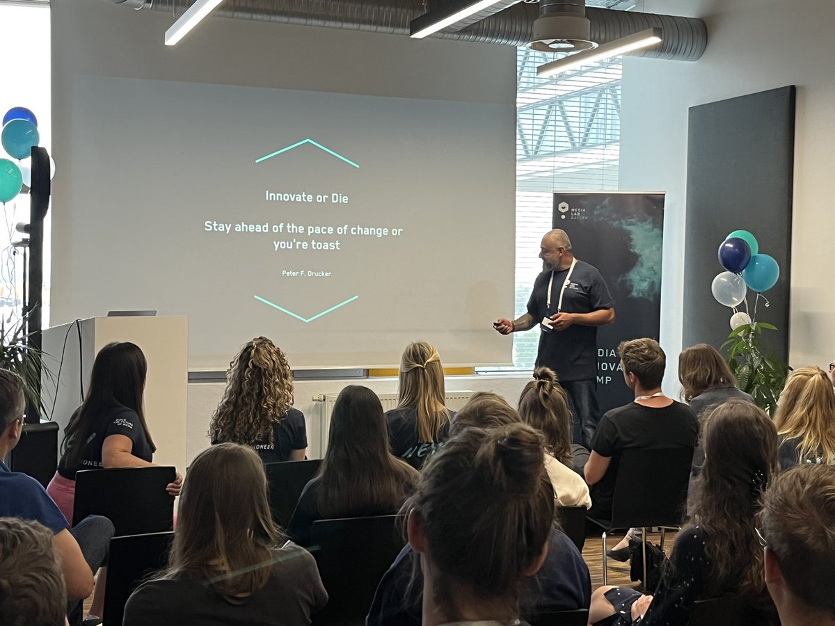 MediaLabBayern's tweet image. Ich hab da so nen #Brainfart 💨 Damit es nicht nur bei einer Schnapsidee bleibt, erklärt Erkan, was es mit dem #MediaTechLab auf sich hat.👩‍💻🧑‍💻#ignite #micmuc22