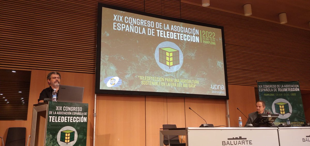 grumets_UAB's tweet photo. Xavier Pons presenting this morning the work
'Generación de Modelos Digitales de Alturas de Cataluña a partir de datos #lidar'
at the XIX Congreso de la #AET Asociación Española de Teledetección
@MiraMon_ESP @Geografia_UAB https://t.co/zYYvZFRZi2
