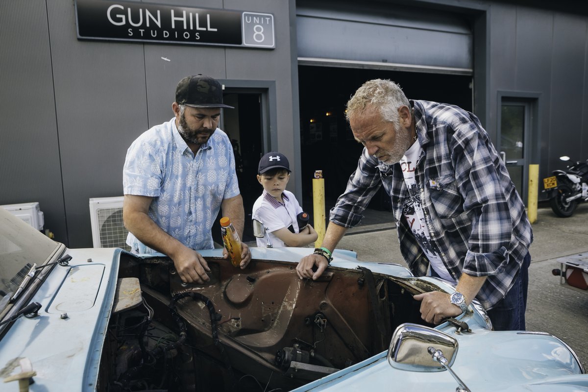 gunhillstudios1's tweet photo. More from the arrival / departure lounge at Gun Hill Studios! #DB6 #jaguarMKII #astonmartin #cataclean #apparentlyracing #aston335 #jaguar304 #onavons #corbeauseatsuk @astonmartin335 @jaguar.304 https://t.co/0yoLsFcn0O