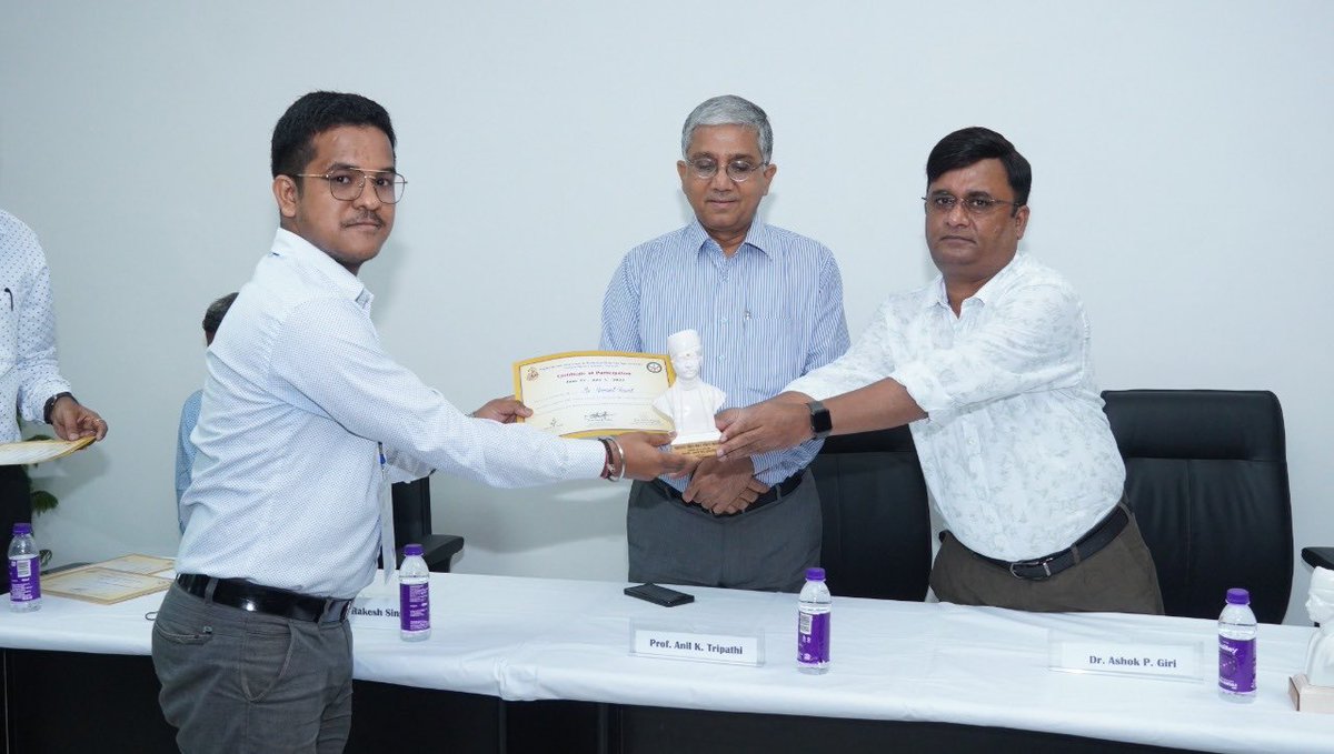 ProfAnilKumarT1's tweet photo. The 5-day training on Biological Mass Spectrometry organised by SATHI-BHU concluded with a Valedictory session. Success was evident by positive feedback n appreciation by participants. Thanks to Dr Rakesh Singh n Dr Ashok Giri for their valuable support ⁦@VCofficeBHU⁩ https://t.co/5c4bMHnxzN