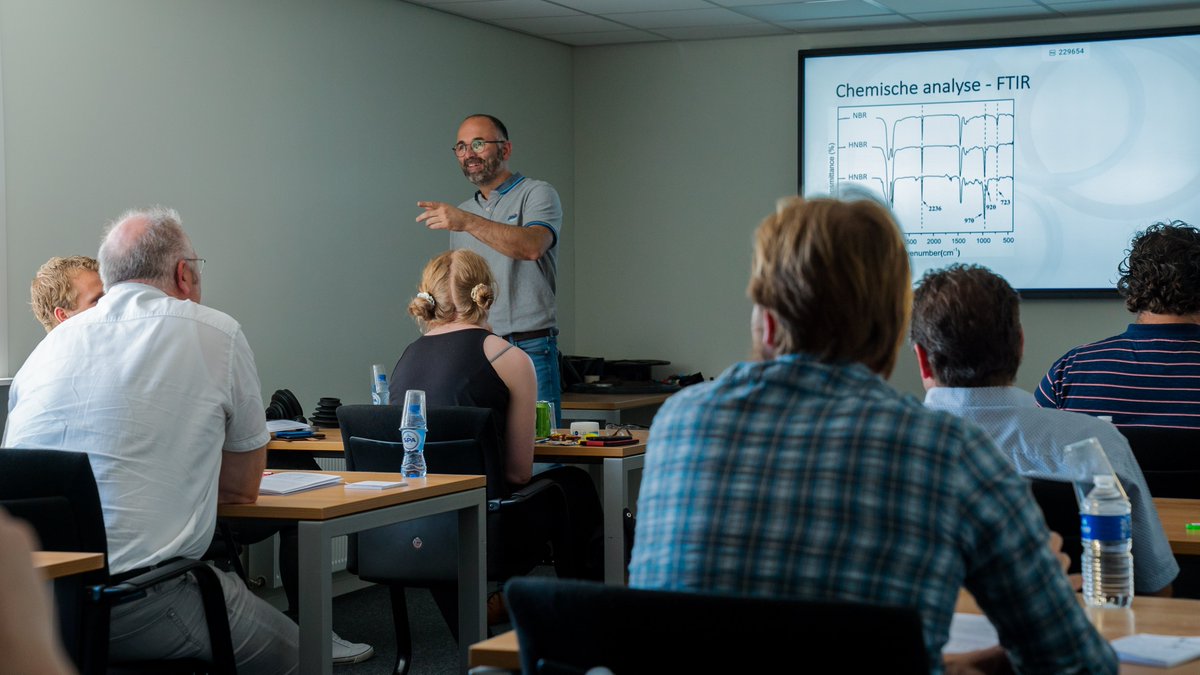 ArtechRubber's tweet photo. @ArtechRubber cursus succes, 2e cursus eind september 2022

Afgelopen week mochten wij 16 cursisten ontvangen voor onze 1e Cursus Basiskennis Rubbertechnologie.

Lees het volledige bericht: 
https://t.co/35NWqhrdVJ https://t.co/HaFvzdVk0M