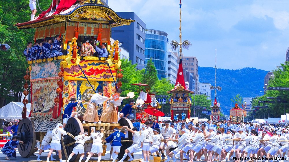 japan on Twitter: "#PhotosOfTheMonth: The #GionFestival, a #Kyoto ...