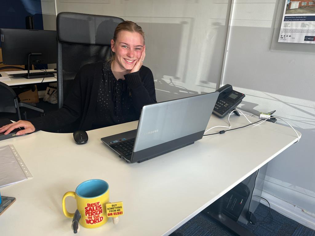 CJHoleHucc's tweet photo. Who says the market is slowing down? Our Apprentice Sales and Lettings Negotiator Zoe agreed three sales, subject to contract in one day! 🏡 🔑 #EstateAgent #CJHole #ForSale #SoldSTC #PropertyMarket #Gloucester #Hucclecote https://t.co/ukxwdao8eP