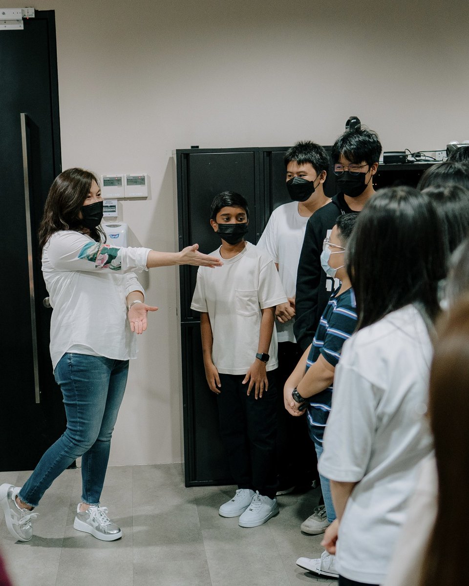 Lia_Chan's tweet photo. Entire services run by youths aged 6-18 in all depts. While I encouraged the Ops Service crew, a 13-yr-old voiced his feelings, alternating between high/low tones – his teenage voice had just started to break.
Beautiful sound to my ears. Youths are leaders TODAY!
#GenerationSmvmt https://t.co/sbC8OOJdhu