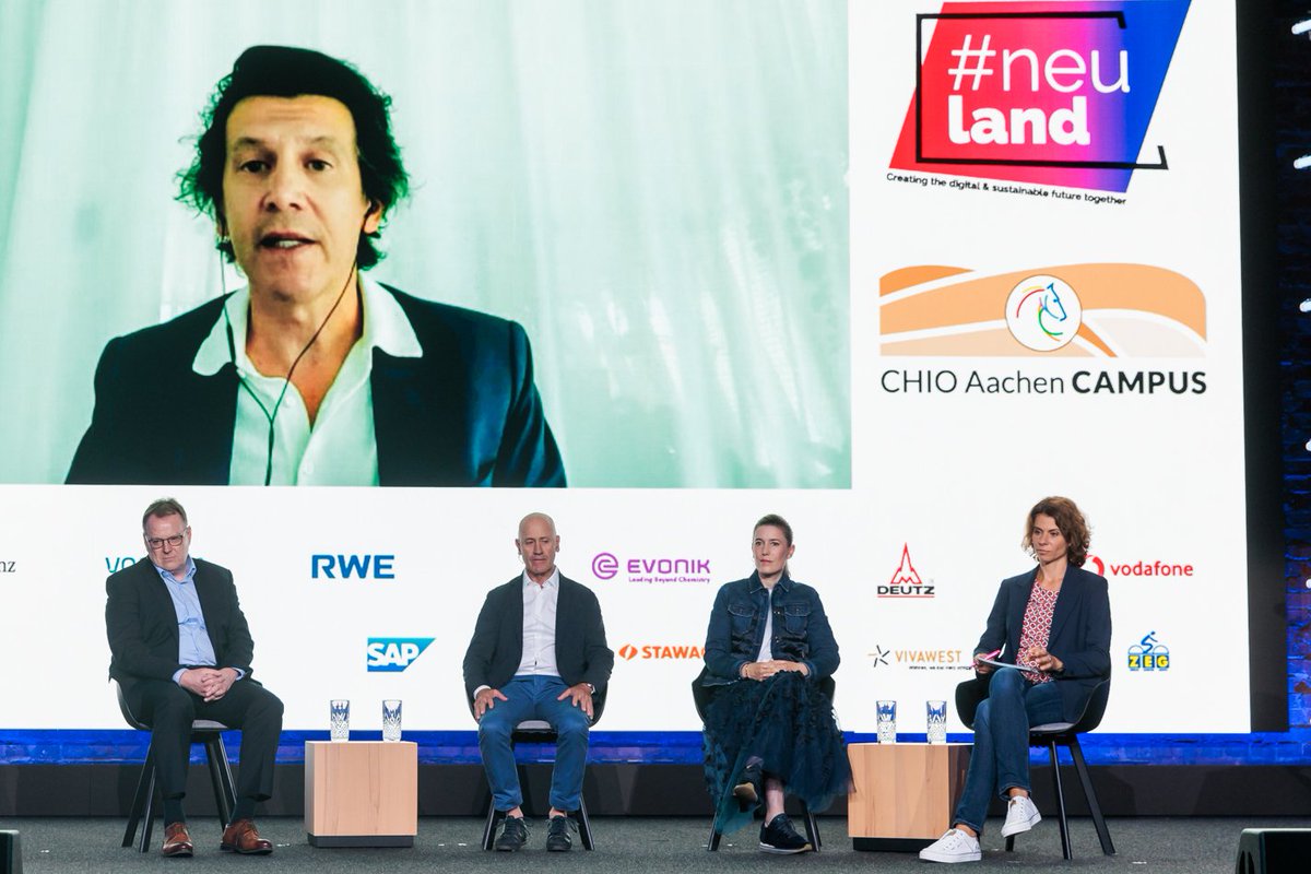 🔝
Vielen Dank an unsere wundervolle Moderatorin <a href="/JuliaScharf/">Julia Scharf</a> die gemeinsam mit Anke Feller hervorragend durchs Programm geführt und den Speaker:innen spannende Antworten entlockt hat! 
In unserem Highlight-Magazin👀unter: youtube.com/watch?v=XfHZvI…
💪👍#neuland2022 #summit #sport