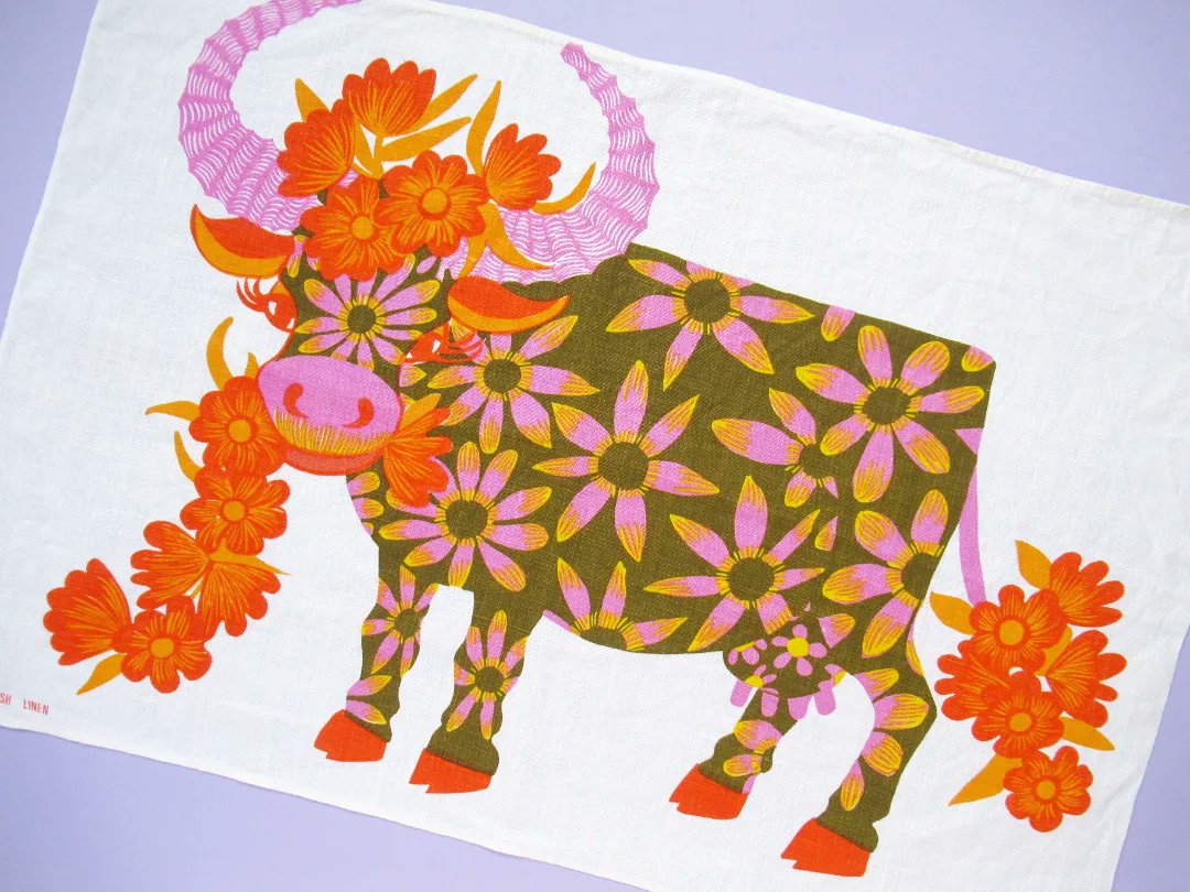 vintageteatowel's tweet photo. "Daisy Cow", glorious psychedelia from Oxfam!
This is unsigned, but I think it's part of the series of brilliantly bananas animals Belinda Lyon designed for Oxfam in the 70s.
#belindalyon #70sdesign https://t.co/lztJPGH7wu