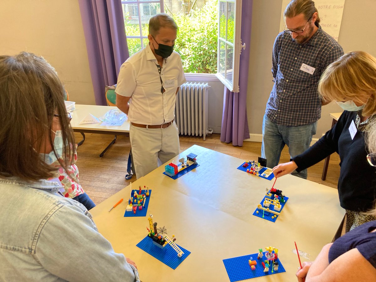 Journée de formation autour du Lego, outil d'intelligence collective pour favoriser le partage, on a expérimenté et imaginé des scénarios d'usage en pédagogie avec les formateurs de Racine <a href="/ParisTech_News/">ParisTech</a> <a href="/nins9275/">N.L Pédagogie</a> <a href="/SarahLemarchand/">Sarah Lemarchand</a> <a href="/valeriecamel/">Valérie Camel</a> Merci au formateur <a href="/DamienRoquel/">DamienRoquel</a>
