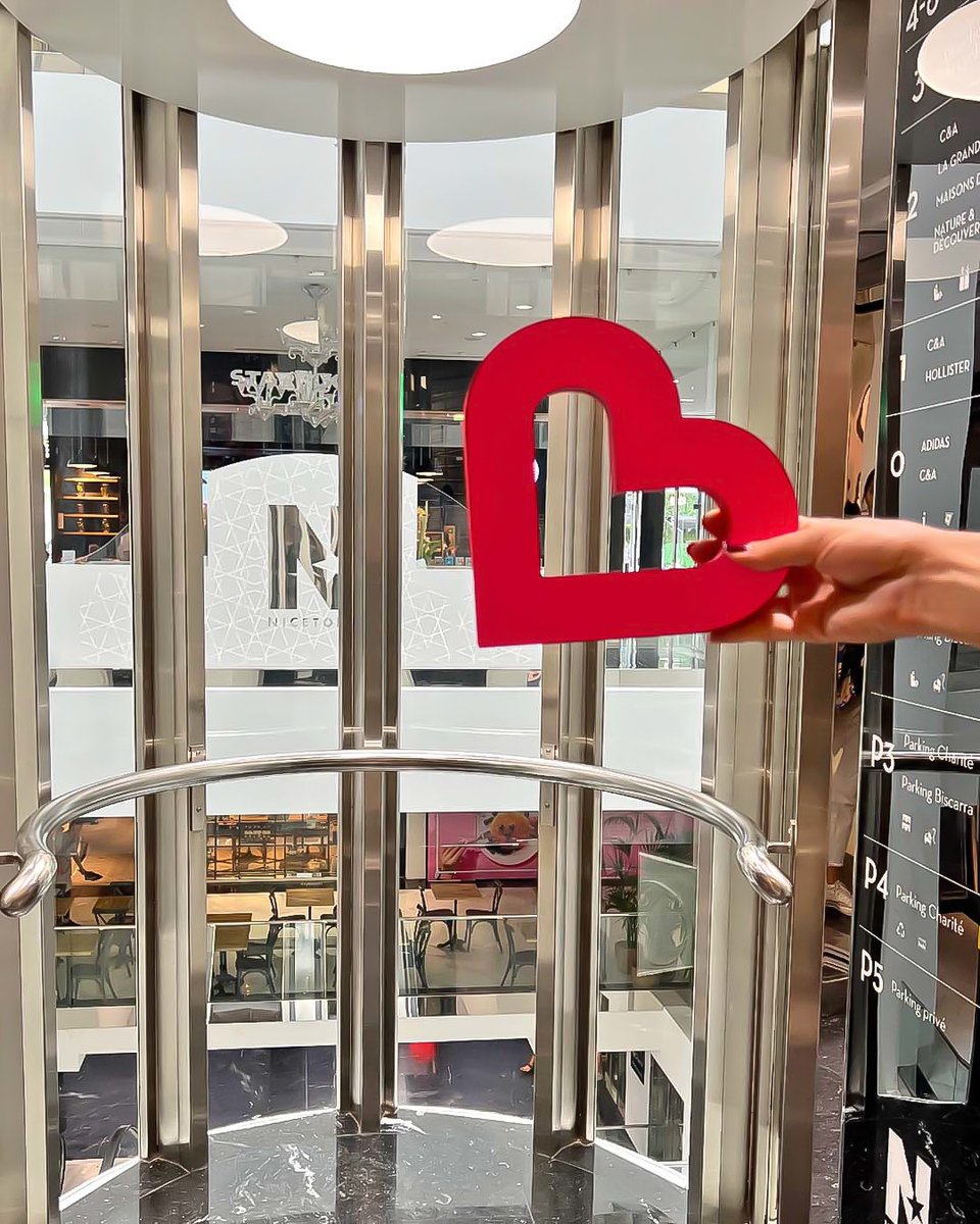 LOVE STORY : Quand un coeur et une étoile se rencontrent… Avez-vous deviné quel est notre nouveau projet ? 😍

#agencedecommunication #byshakebiz #creativeagency #nice06 #makeyourbrandbeat #cotedazurfrance