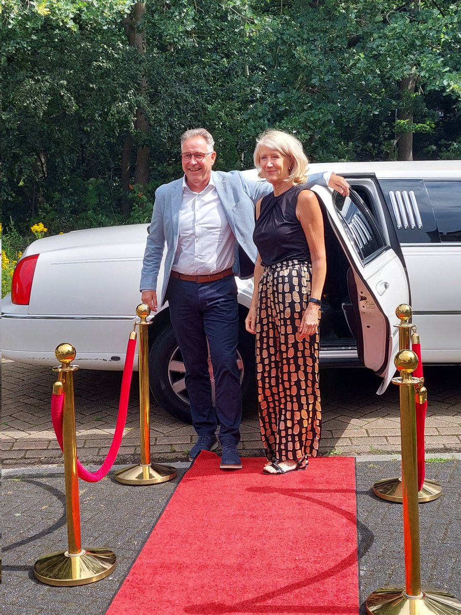 bmeesterschap's tweet image. Vandaag nemen we feestelijk afscheid van de oprichters van Bureau Meesterschap; Carla Rink en Albertus de Jong! Na 15 jaar Bureau Meesterschap moet dat natuurlijk groots gevierd worden met in ieder geval bijzonder vervoer erbij, een leuke verrassing! Op naar een gezellige dag!