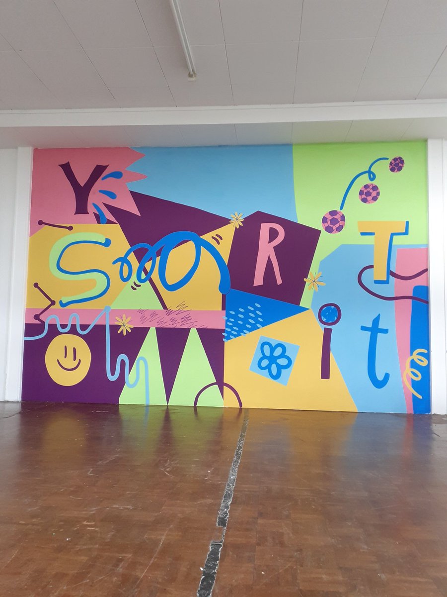 Massive well done to all our @intandemScot mentees, @ysortit youth group members and a big thanks to @moniackmhor's young funders programme for making this mural happen!!! Our youth space in clydebank is looking a lot more colourful now 😍