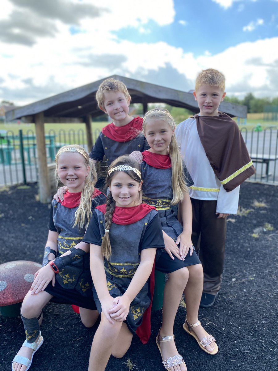Greenstedpri's tweet photo. This week’s theme is all about Explorers of the World… check out some of these fantastic costumes #letsgoexploring #inquisitiveminds @AttenboroughSir @FirstNews_Teach @FYI_SkyTV https://t.co/LCKOVERgcQ